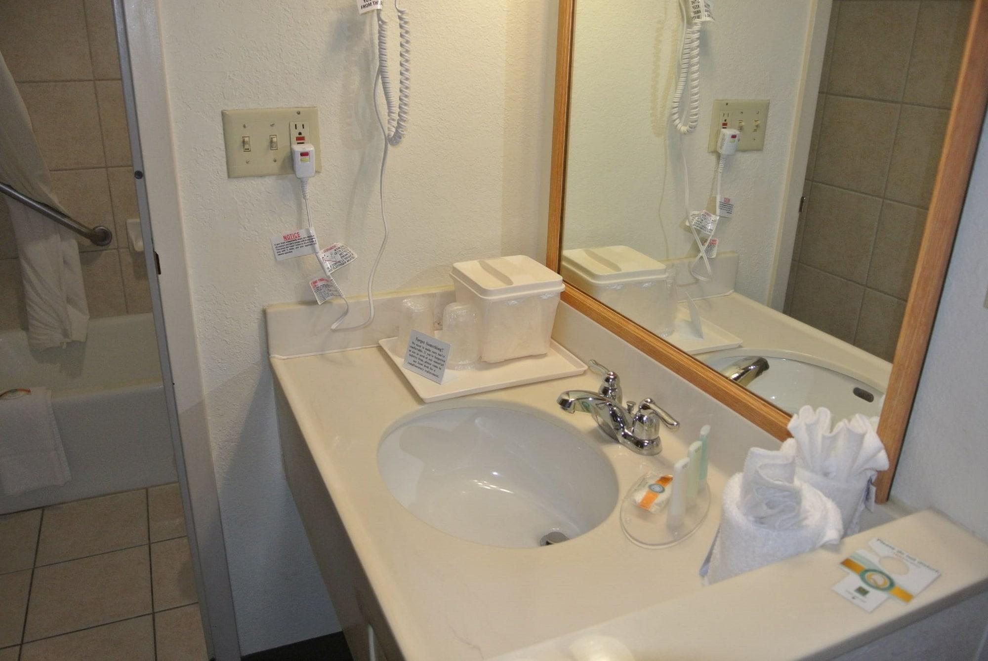Quality Inn & Suites North Springfield Zewnętrze zdjęcie