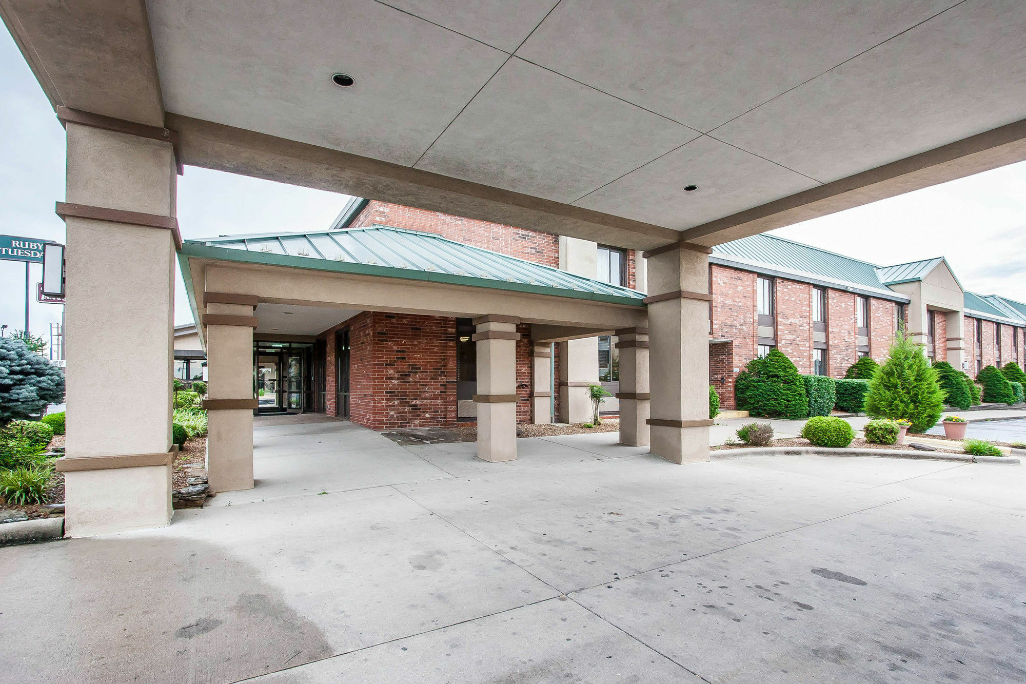 Quality Inn & Suites North Springfield Zewnętrze zdjęcie